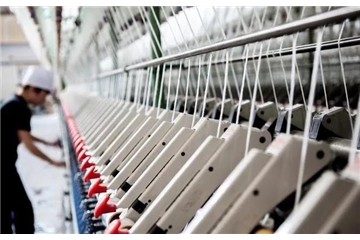 訂單減少50% 開機(jī)率達(dá)到低位，限電或?qū)⒕硗林貋?，多地電價(jià)最高上漲70%，紡織人的春天何時(shí)到來？